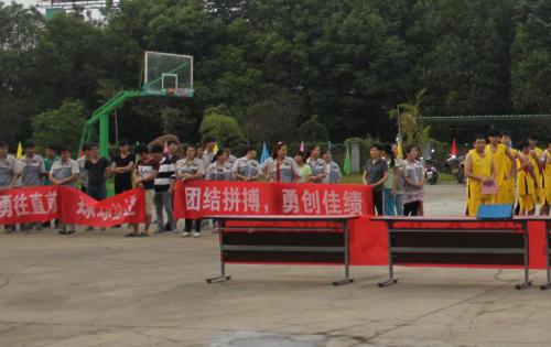 “迎中秋、庆国庆”系列活动报道之首场篮球比赛